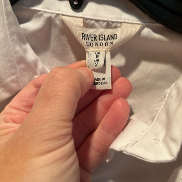 River Island Women's Button Front Shirt with Flower Accent in White Size 2 - Picture 4 of 6